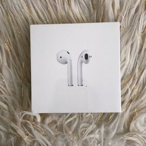 Apple AirPods w/wireless charging case for anyone